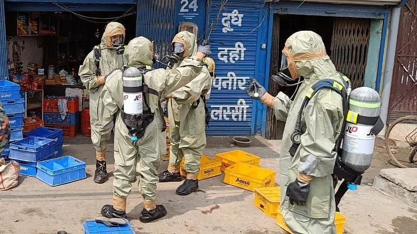 NDRF team at the spot in Ludhiana 
Photo courtesy: Twitter/ @FinalAssault23 