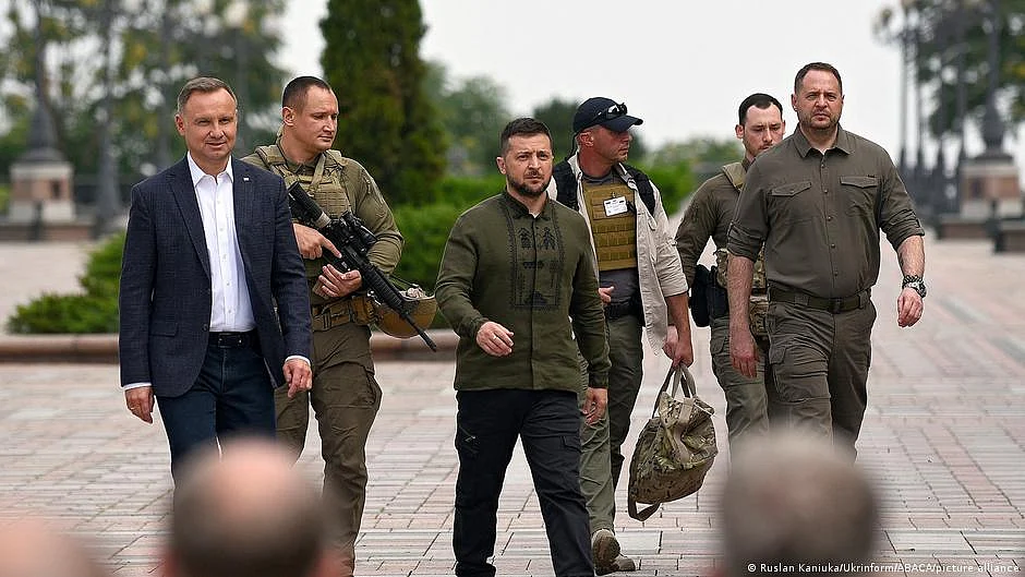 Ukraine updates: Zelenskyy to visit Poland, meet refugees