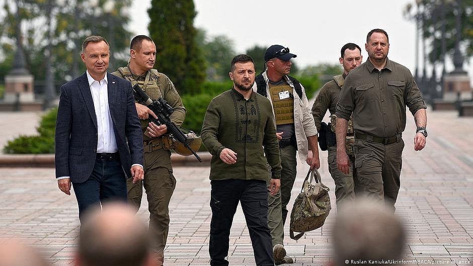 Ukraine updates: Zelenskyy to visit Poland, meet refugees