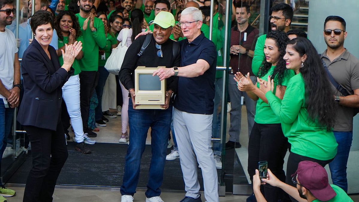 A longtime customer showed up with the old Machintosh Classic at the store launch at BKC on Tuesday, April 18. (PTI Photo)