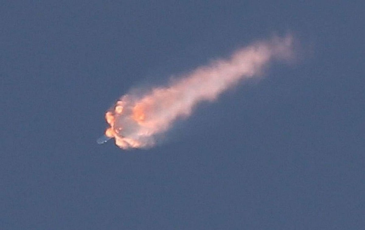 'Rapid unscheduled disassembly'—in other words, the explosion of the Starship (photo: Twitter)