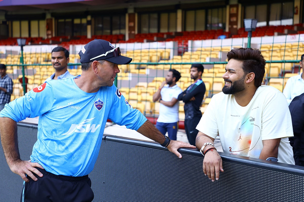Pant having a chat with Ricky Ponting, Chief Coach of Delhi Capitals