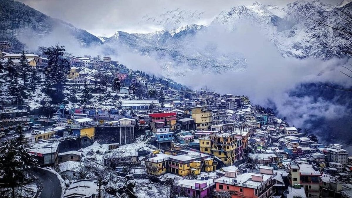Joshimath crisis: Local activists threaten to block traffic on route to Badrinath