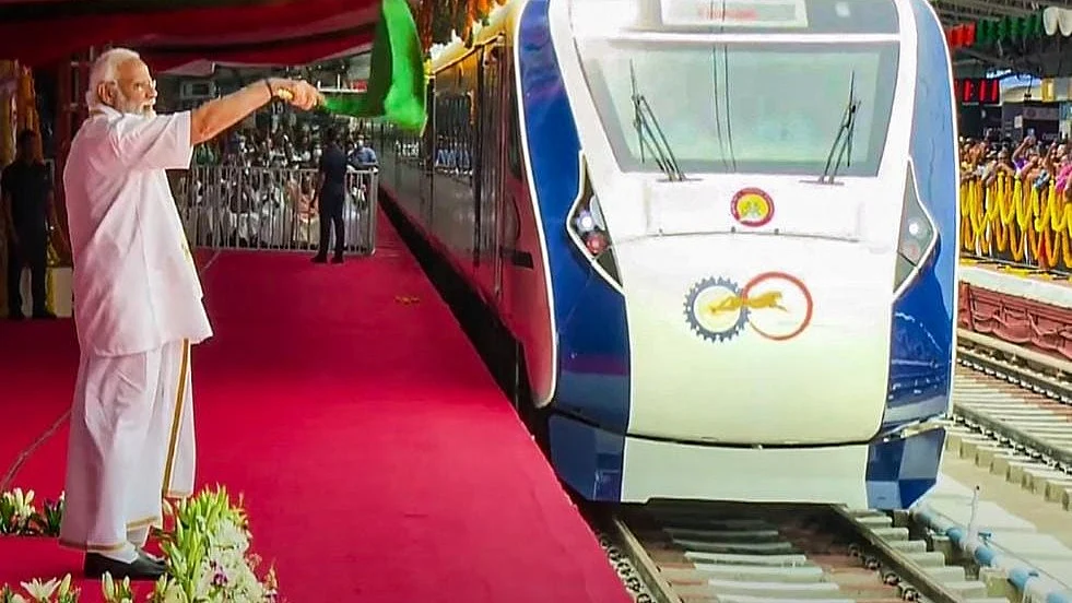 PM Modi flagging off Vande Bharat in Kerala