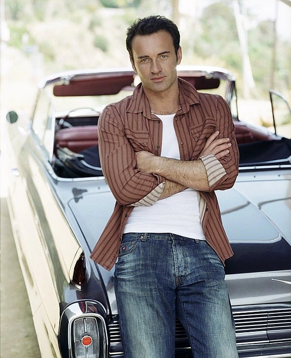 Julian McMahon in Levi's 501.