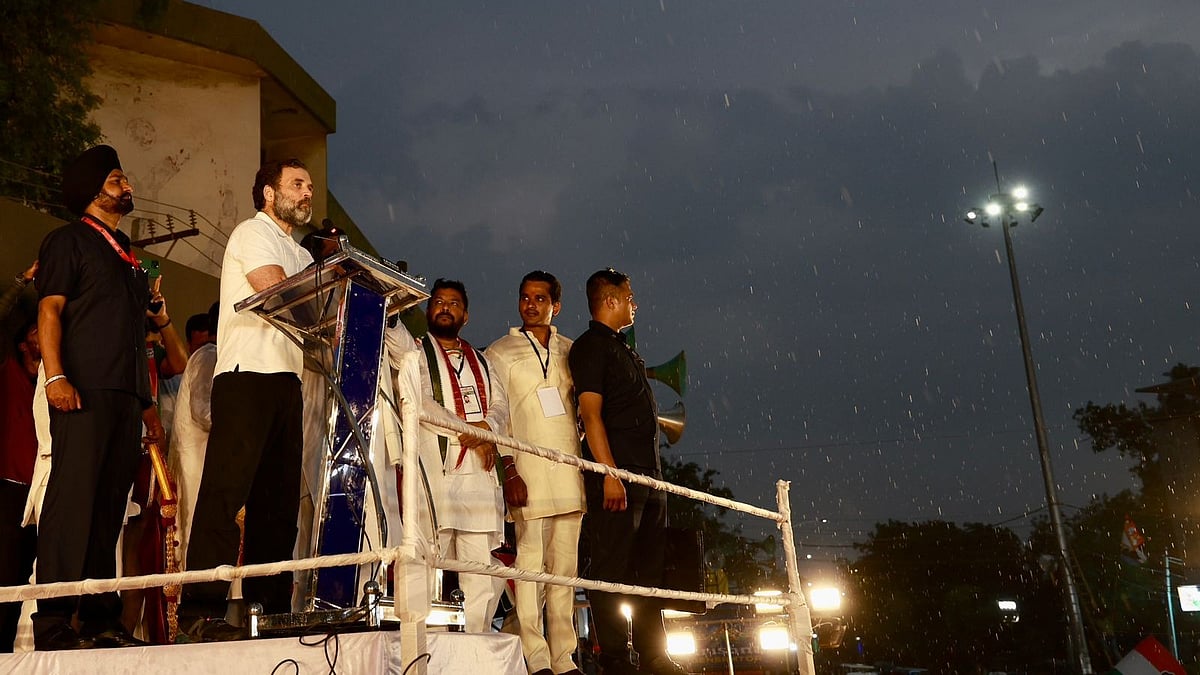 Rahul Gandhi addressing a rally in Bellary, Karnataka (Photo: Twitter/@INCIndia)