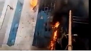 The Central Bank of Sudan in Khartoum on fire 
Photo courtesy: Twitter/ @sentdefender
