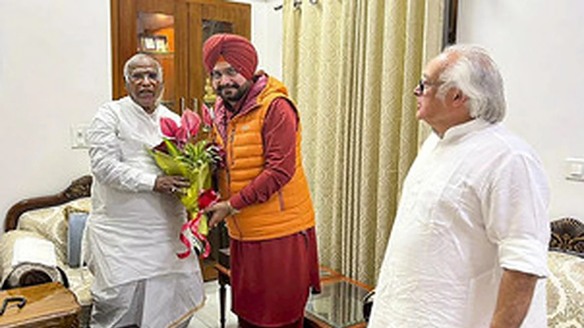 'Credibility thy name is Mallikarjun Kharge': Sidhu after meeting Cong president