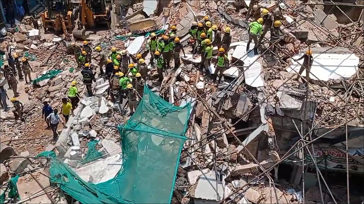 Site of the building collapse (Source: Private Twitter account)
