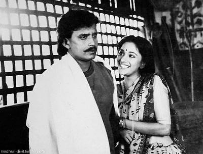 A still from 'Prem Pratiggya' (Photo Courtesy: @FilmHistoryPic/Twitter)