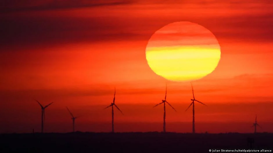 Windmills photographed during sunrise (DW)