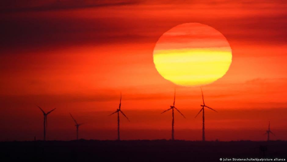 Windmills photographed during sunrise (DW)