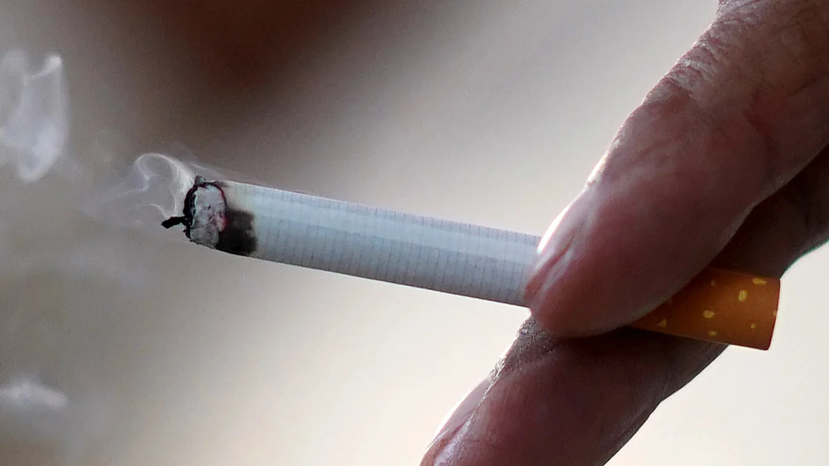 Cigarette in hand (Photo: Getty Images)