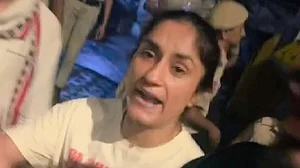 Watch: Vinesh Phogat breaks down in tears after midnight 'brawl' with cops