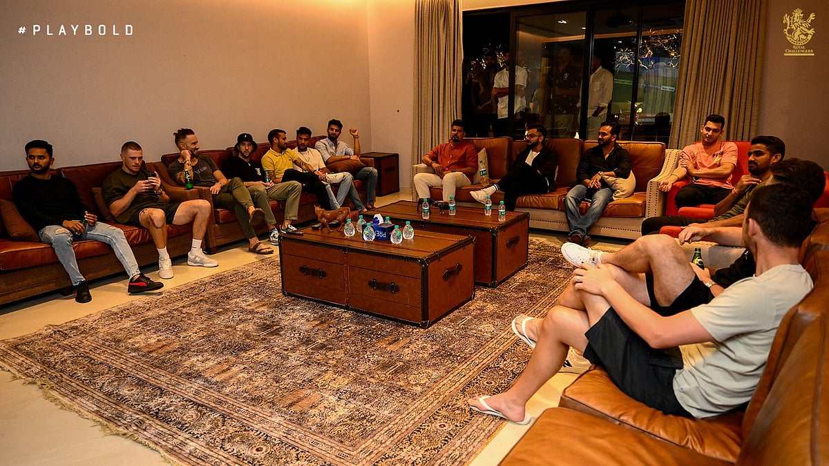 The RCB team at Mohammed Siraj's residence in Hyderabad. (Photo Courtesy: @RCBTweets/Twitter)