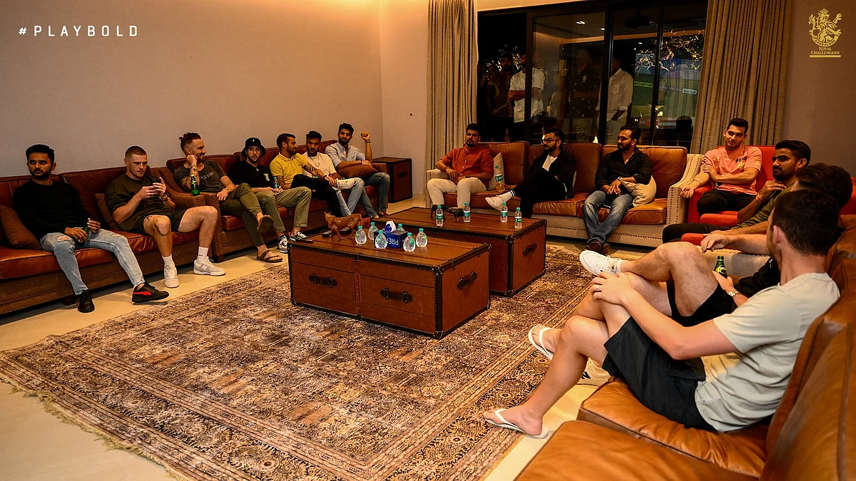 The RCB team at Mohammed Siraj's residence in Hyderabad. (Photo Courtesy: @RCBTweets/Twitter)
