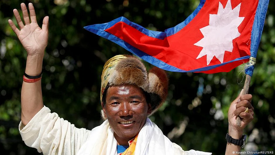 Mount Everest: Nepali sherpa sets record with 27th climb (Photo: DW)