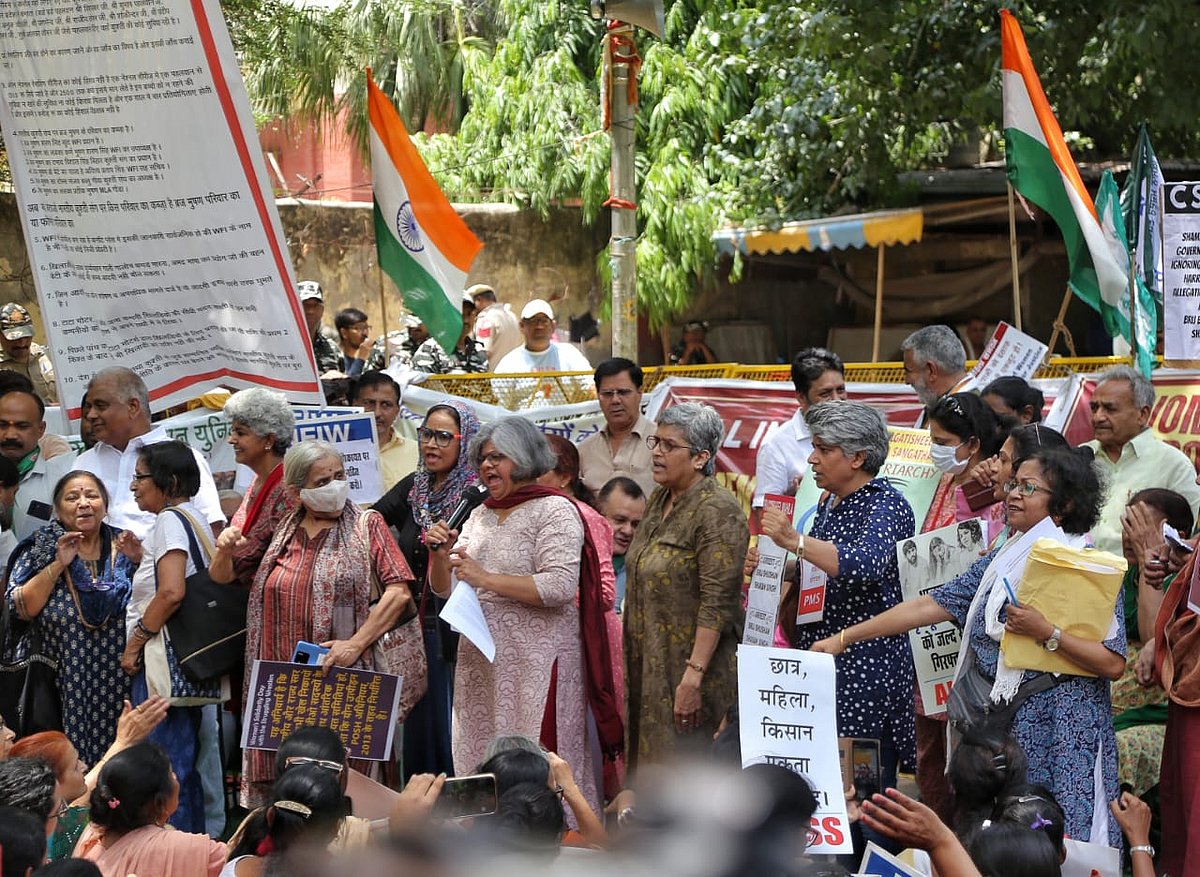 Congress leader Sachin Pilot arrives at Jantar Mantar in Delhi to meet the wrestlers who are protesting against the WFI chief (NH Photo by Vipin)