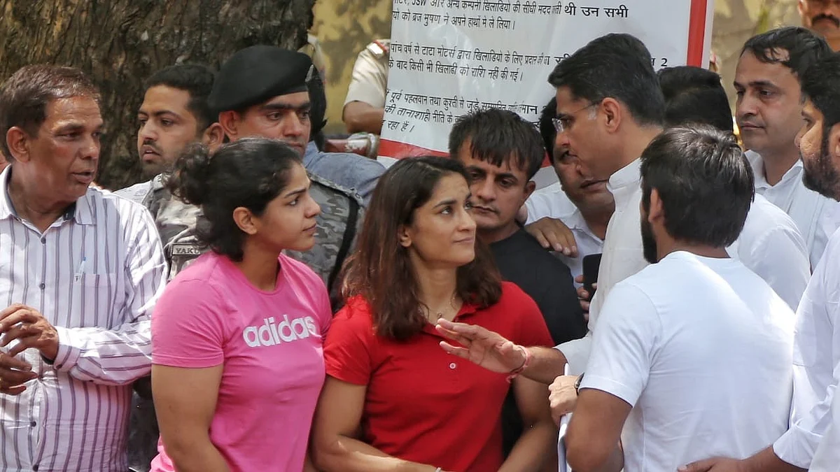 Congress leader Sachin Pilot arrives at Jantar Mantar in Delhi to meet the wrestlers who are protesting against the WFI chief (NH Photo by Vipin)