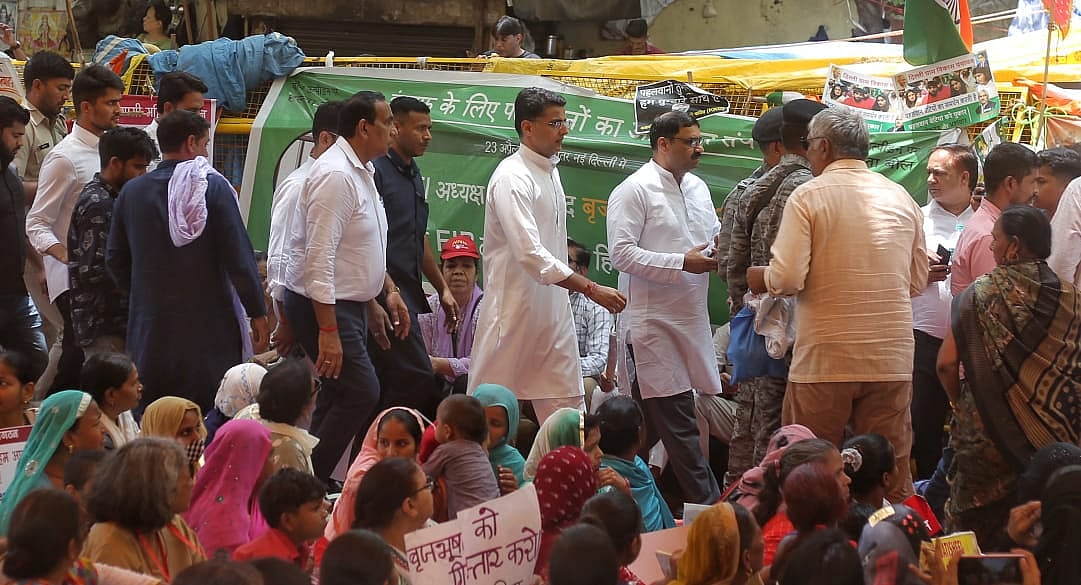 Congress leader Sachin Pilot arrives at Jantar Mantar in Delhi to meet the wrestlers who are protesting against the WFI chief (NH Photo by Vipin)
