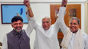 Siddaramaiah elected leader of Karnataka CLP