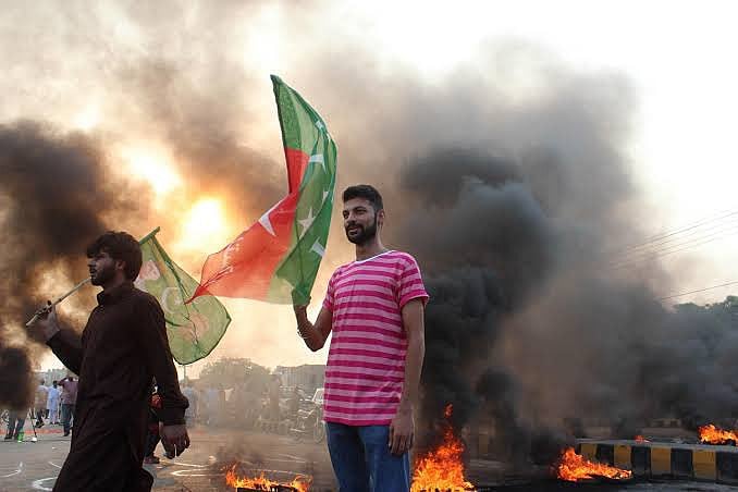 Violence in Pakistan over Imran Khan's arrest (Photo Courtesy: @Voldemortxox/Twitter)