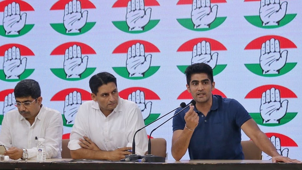 Congress leaders Deepender Singh Hooda and Olympic medal winner boxer Vijender Singh addressing a press conference (NH Photo by Vipin)