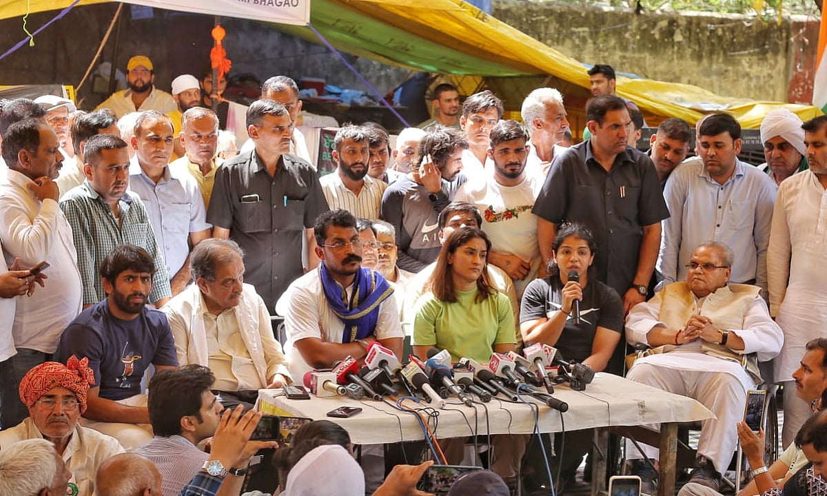 Vinesh Phogat, Bajrang Punia, Sakshi Malik, Satyapal Malik, Chandershekhar Ravan addressing a press conference at Jantar Mantar (NH Photos by Vipin)