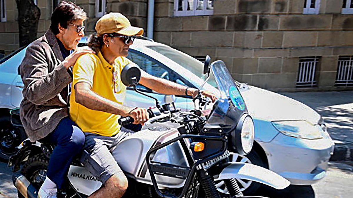 Amitabh, Anushka take lift on motorbikes; Mumbai Police impose fine on riders for helmet rule violation