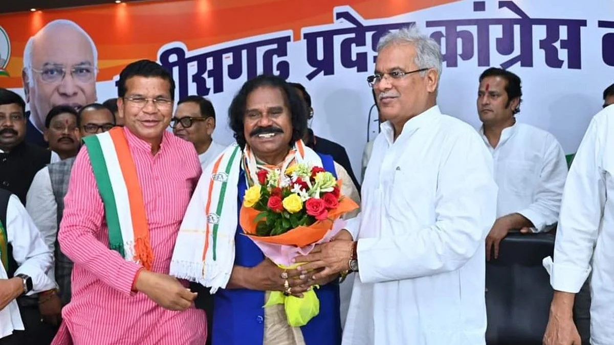 Nand Kumar Sai with Bhupesh Baghel (Photo Courtesy: Twitter/ @nvinci6le)