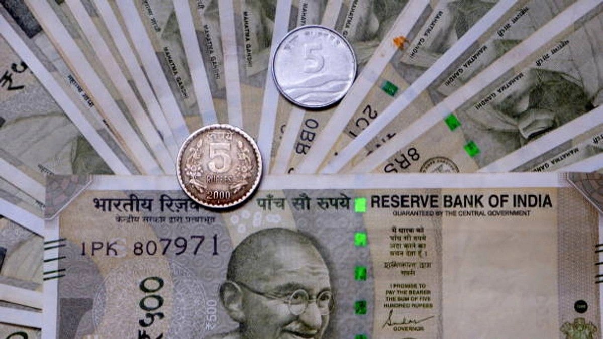 Indian Currency notes of INR 500 & INR 5 Coin is displayed (Photo: Getty Images)