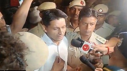 Wrestlers' protest: Deepender Hooda, Swati Maliwal detained after ‘brawl’ with police
 