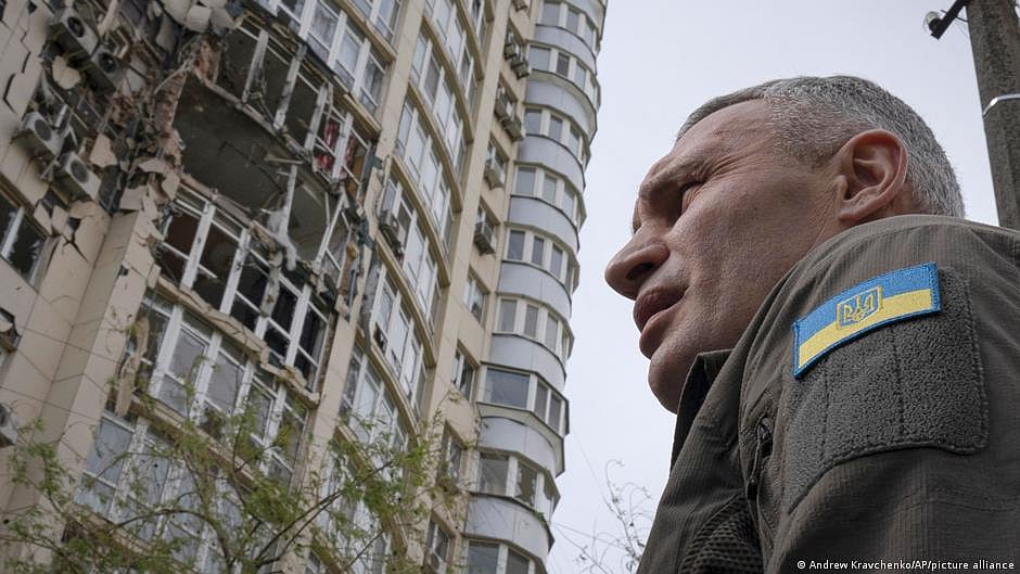 Ukraine updates: Russia launches large-scale air assault