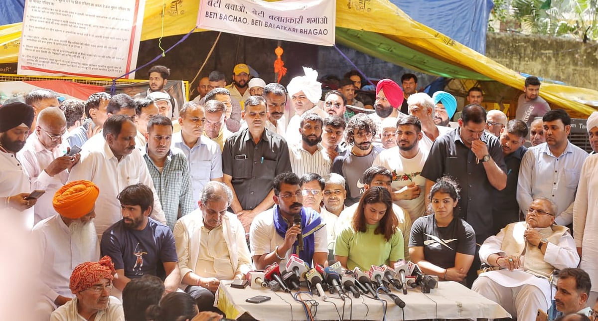 Vinesh Phogat, Bajrang Punia, Sakshi Malik, Satyapal Malik, Chandershekhar Ravan addressing a press conference at Jantar Mantar (NH Photos by Vipin)