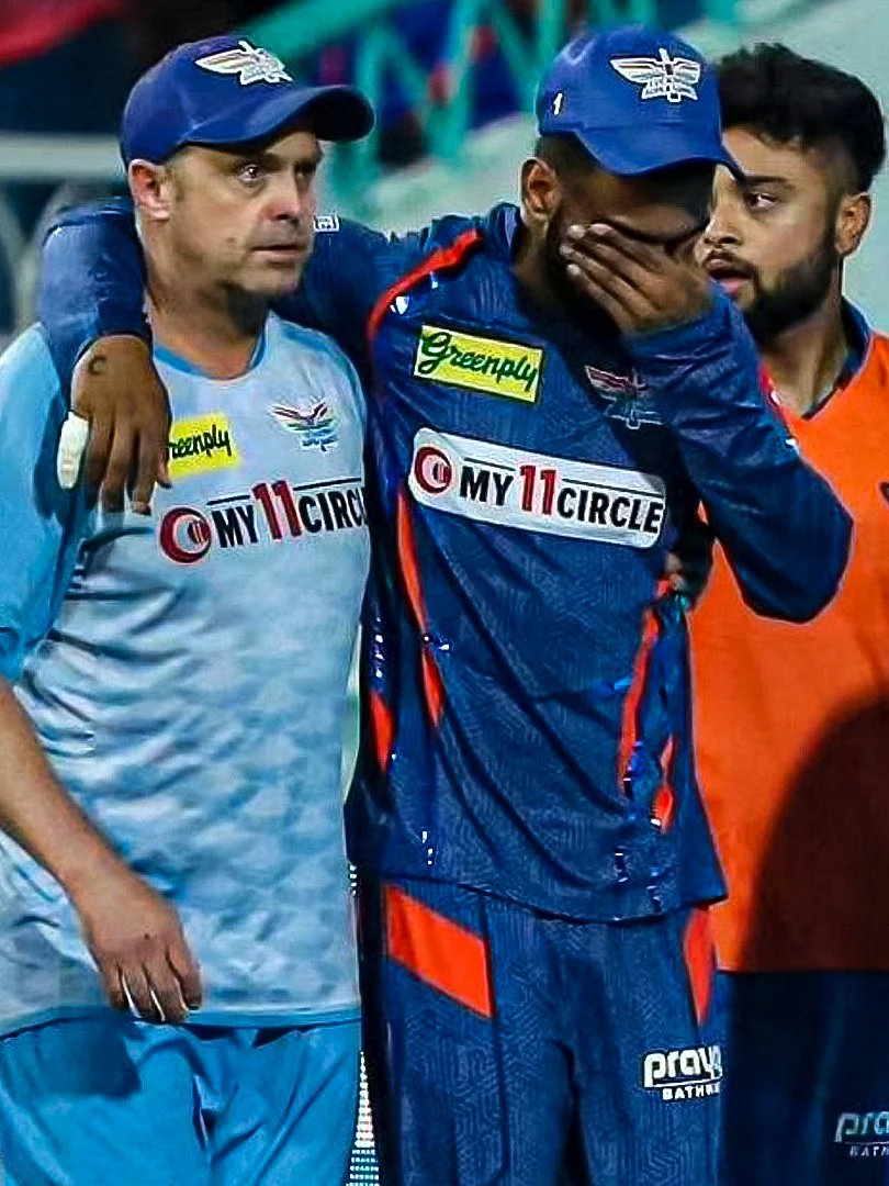 KL Rahul sustained a serious thigh injury during the match. (Photo: Twitter/ @Cricketracker) 