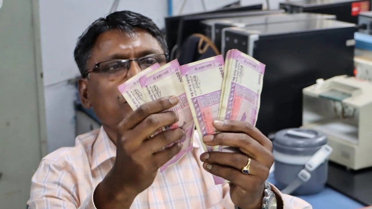 People exchange Rs 2,000 currency notes at a bank in New Delhi on Tuesday, May 23, 2023. (Photo: NH/ Vipin)