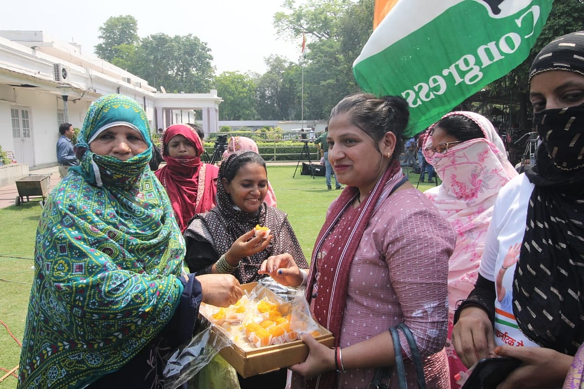 Congress party workers celebrating (NH Photo by Vipin)