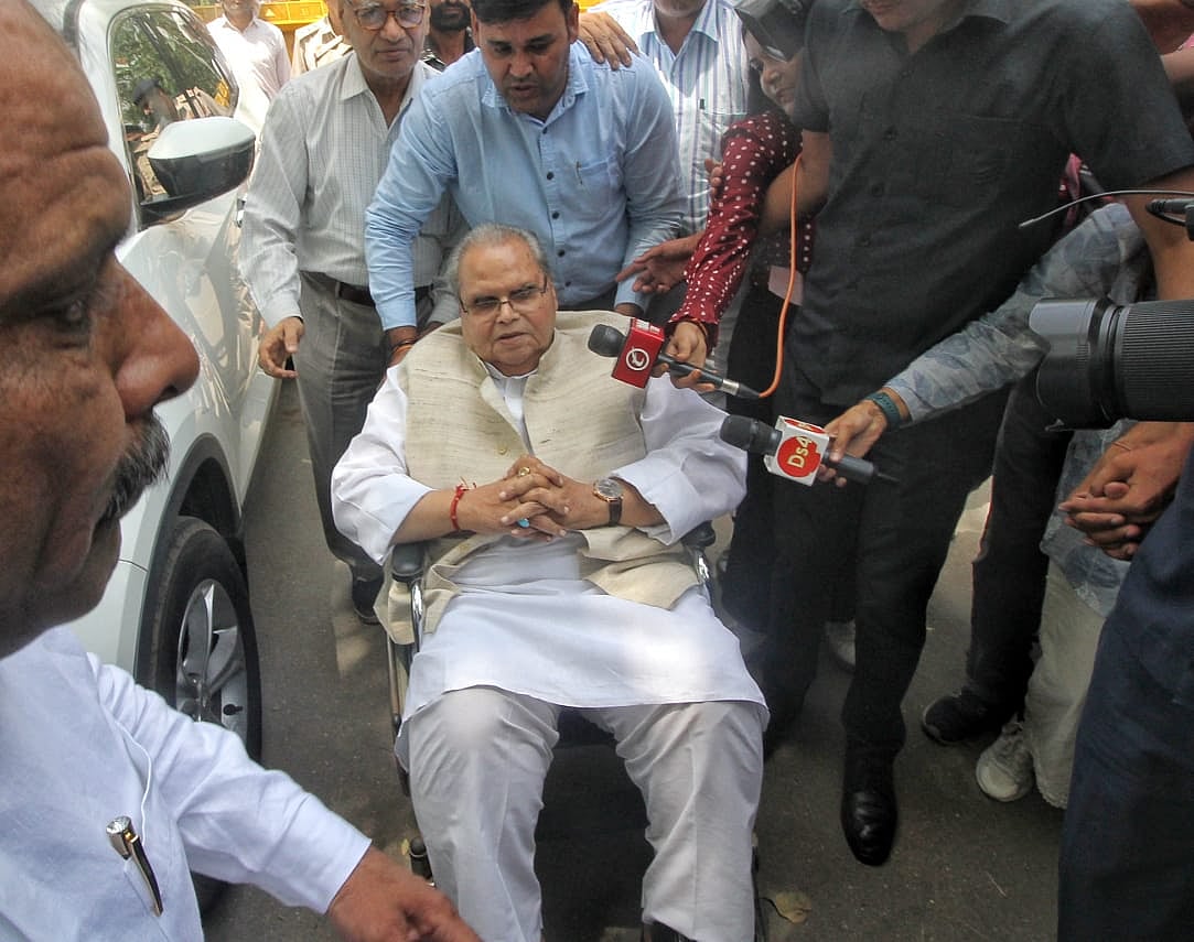 Satyapal Malik joins protesting wrestlers at Jantar Mantar (NH Photos by Vipin)
