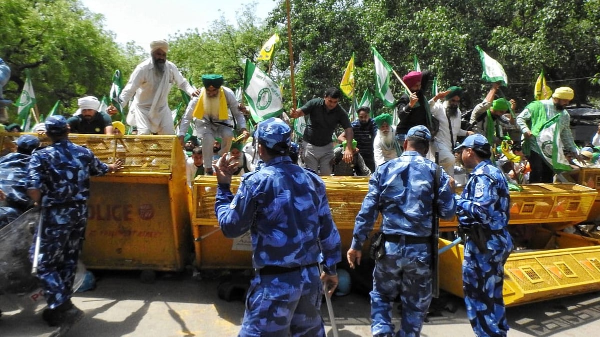 Wrestlers vs WFI chief: Farmers breach police barricades at Jantar Mantar