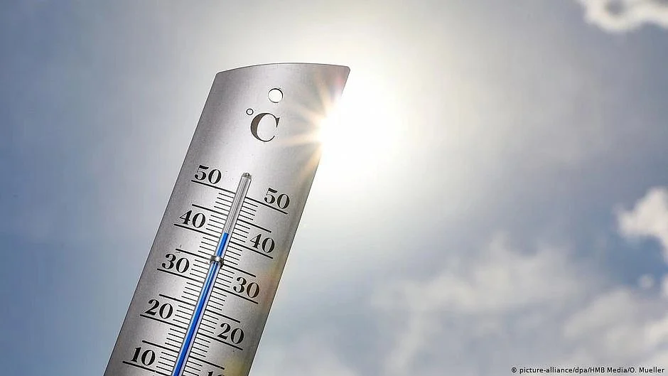 Representative photo of a thermometer against a sunny sky (photo: DW) 