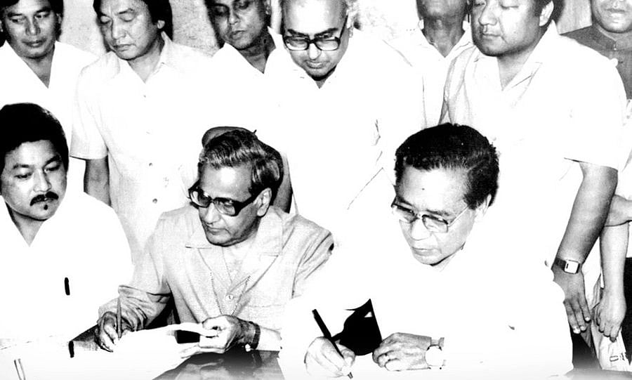 The Mizoram peace accord being signed between the Rajiv Gandhi-led govt and the Mizo National Front (MNF) (photo courtesy @INCIndia/Twitter)