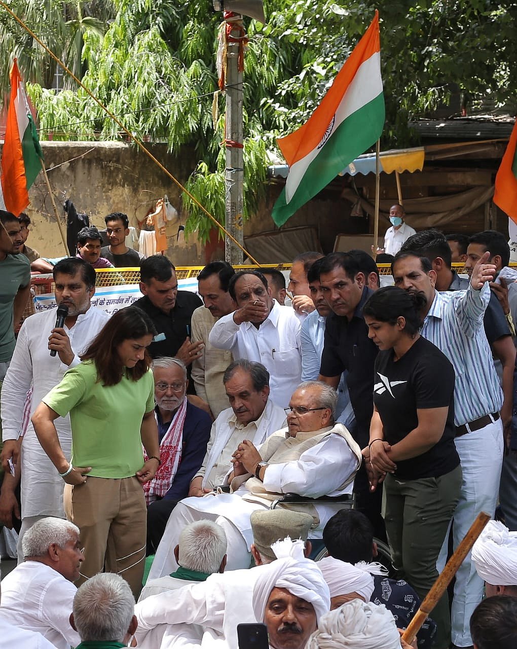 Satyapal Malik joins protesting wrestlers at Jantar Mantar (NH Photos by Vipin)
