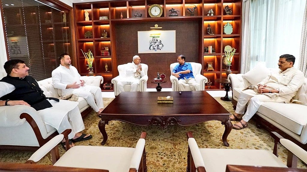 Bihar CM Nitish Kumar met Delhi CM Arvind Kejriwal in Delhi (Photo:@AAPDelhi/Twitter)