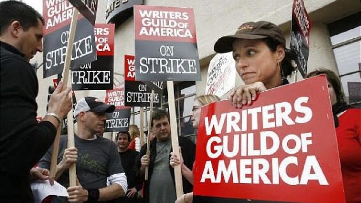 Hollywood actress Julia Louis-Dreyfus with writers on the writers guild of America strike (Photo Courtesy: Twitter/ @rtyson82)