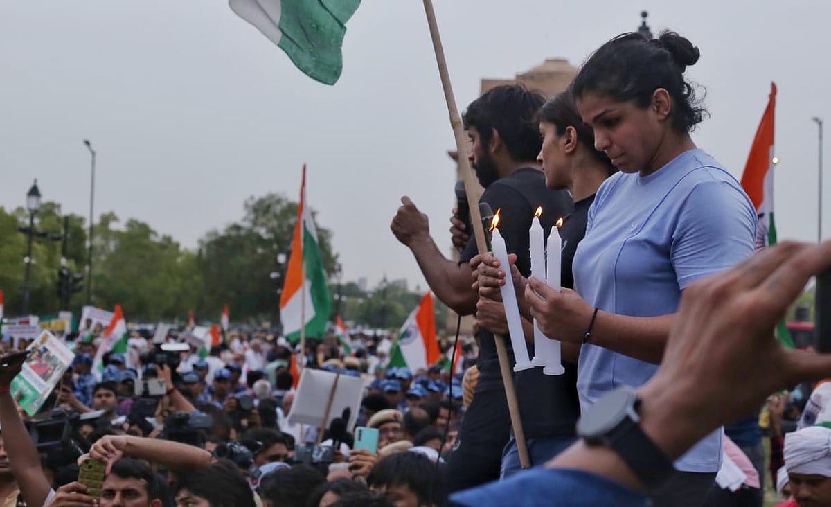Sakshi Malik holding candles (NH Photos by Vipin)