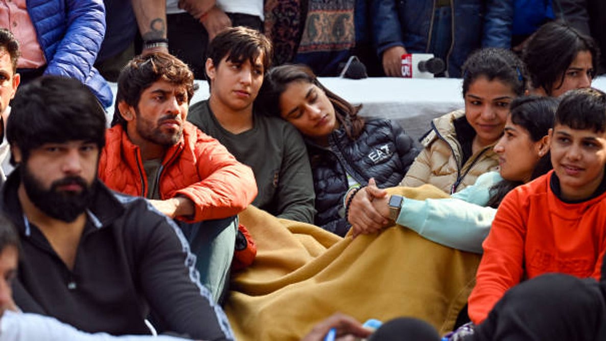 Indian wrestlers Vinesh Phogat, Sakshi Malik, Bajrang Punia and other wrestlers during their protest against the Wrestling Federation of India (photo: Getty Images)