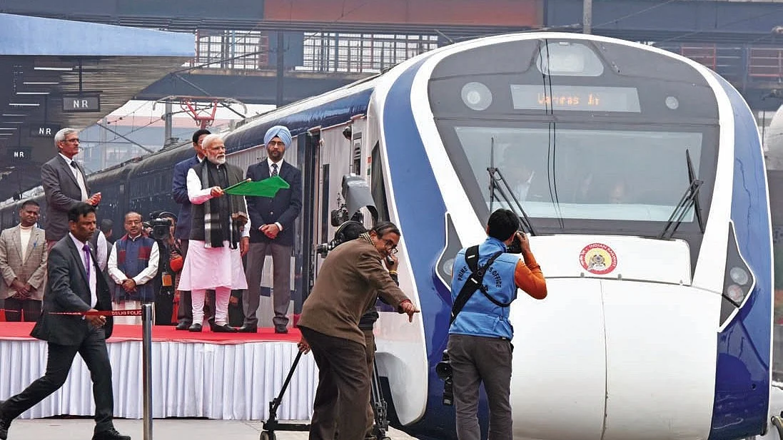 Prime Minister Narendra Modi flags off a Vande Bharat train at New Delhi Railway Station, 15 February 2019. Photo: Getty Images