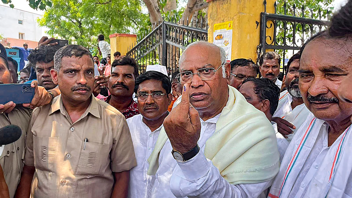 Congress President Mallikarjun Kharge casts his vote. (Photo Courtesy: PTI)
