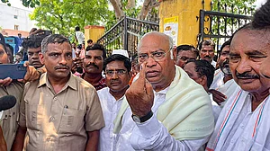 Nearly 37 pc voter turnout till 1pm in Karnataka Assembly elections