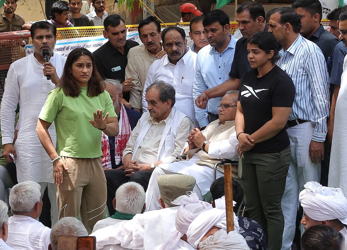 Satyapal Malik joins protesting wrestlers at Jantar Mantar (NH Photos by Vipin)